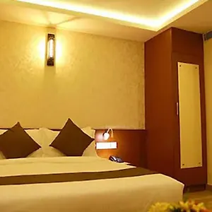 https://collection-o-76463-dchandelier.kerala-hotels.net