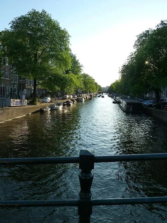 **  The Vanguard Bed & Breakfast Amsterdam Netherlands
